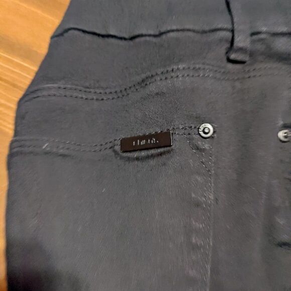 CHICO'S SO SLIMMING GIRLFRIEND STRAIGHT LEG BLACK DENIM JEANS - 8S - Picture 6 of 6